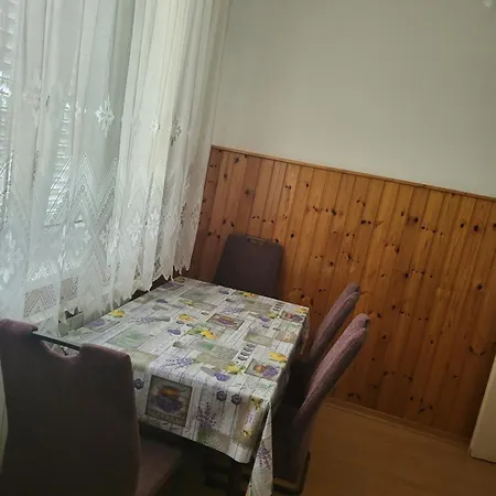Apartmaji Lea Apartment *
